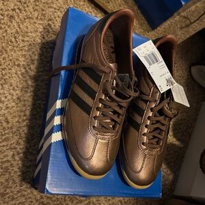Adidas women’s Metallic Brown Sneakers, size 6, Brand New with Tags